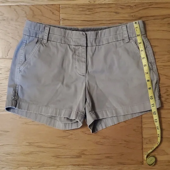 J. Crew 4" Chino Shorts Size 6 Grey 100% Cotton Women - Picture 2 of 7